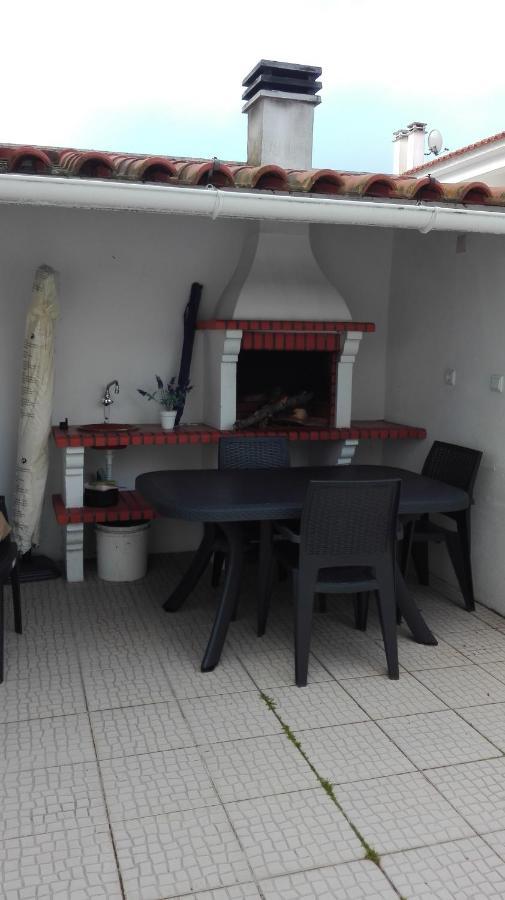 Villa Casinha Res Do Chao Na Nazare Com Quintal E Barbecue Exterior foto
